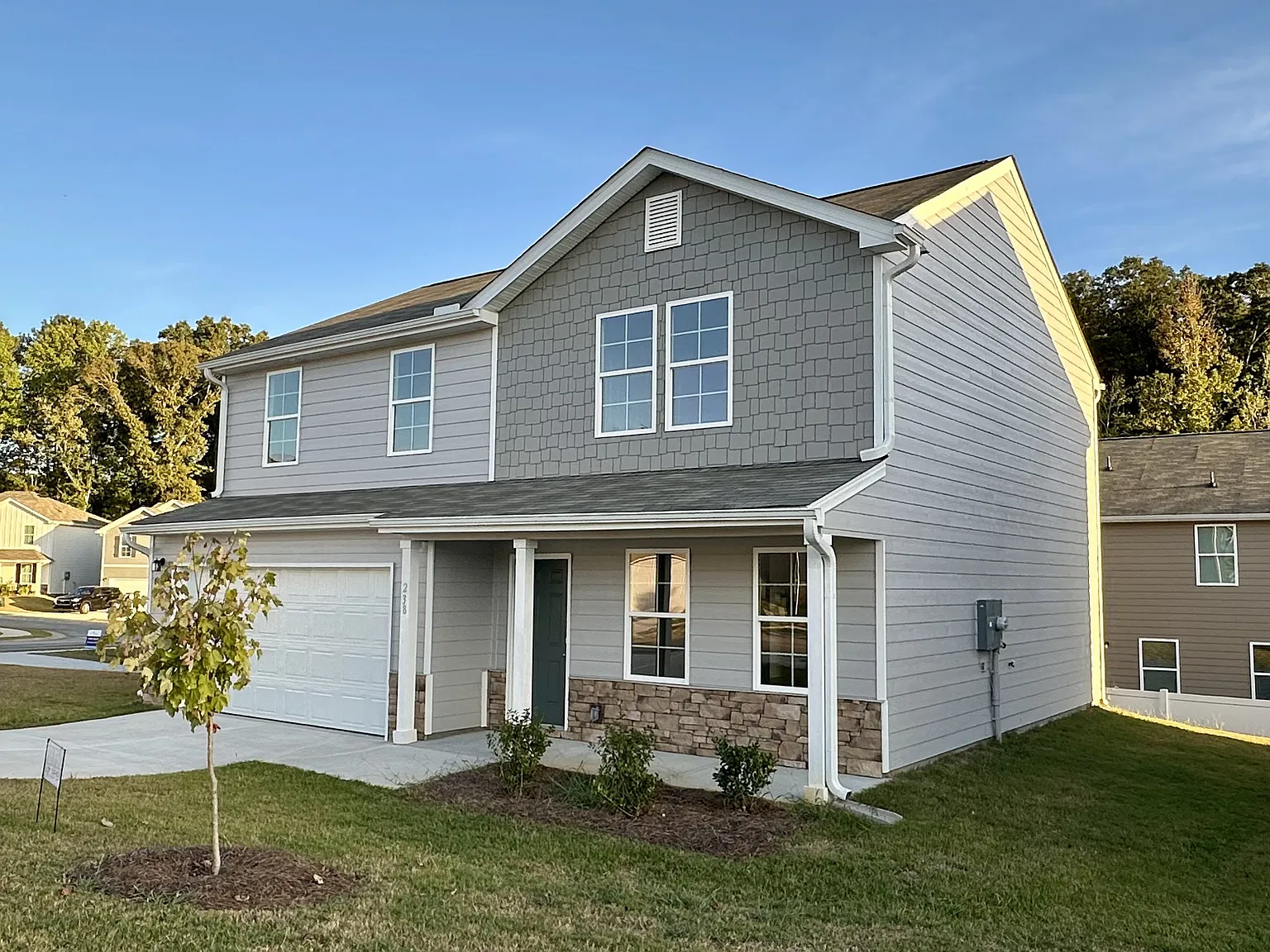 4 bed, 1900 sqft, $2,145 — Photo 3