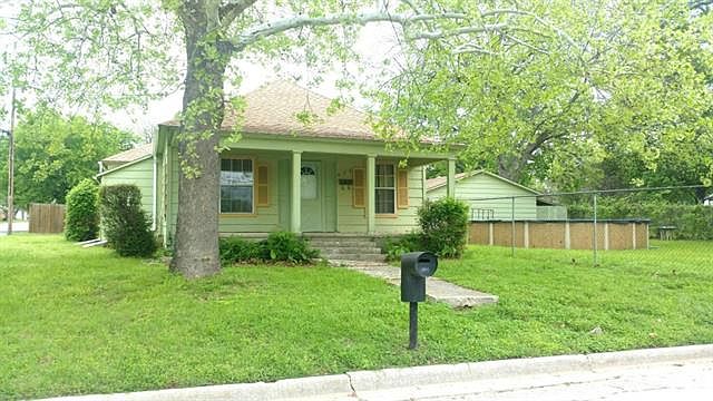1st image of 828 N Taylor St