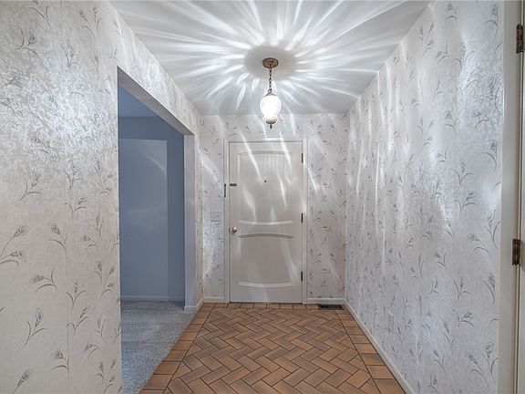3rd image of 6382 Seton Hill Pl