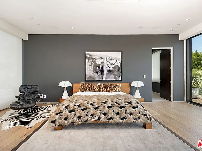 9570 Sunset Blvd — Photo 18
