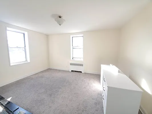 Rented by Smart NY Realty LLC | media 7