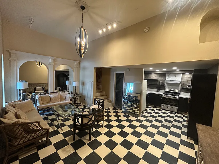 100 W Summit Hill Dr #203 — Photo 1