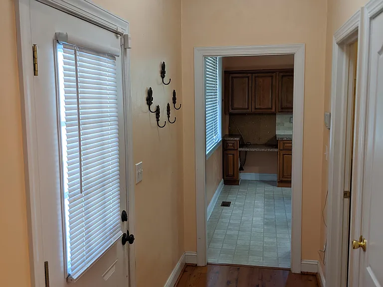 218 W 32nd St — Photo 17