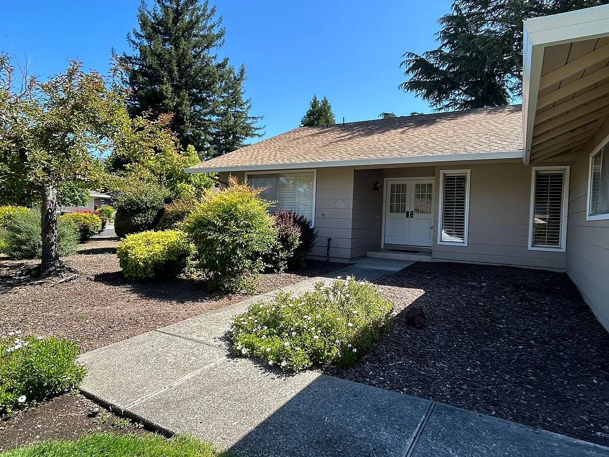 Building Photo - 6589 Meadowridge Dr