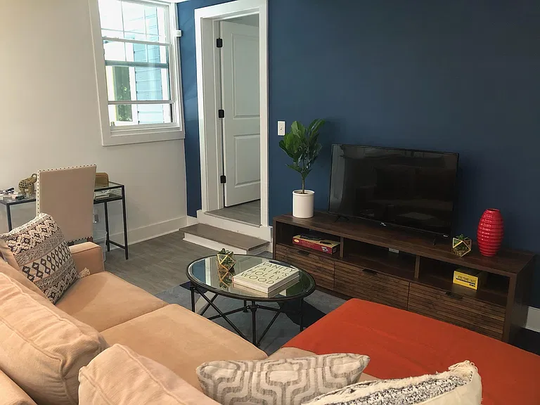 1110 Monroe Dr NE #C — Photo 4