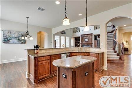 3rd image of 1272 Gladewater Dr
