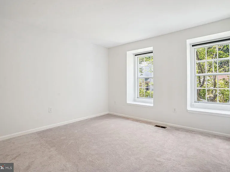 9909 Hemlock Woods Ln — Photo 18