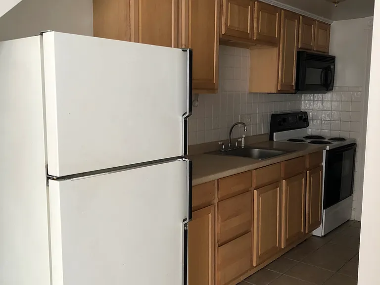 821 Bowe St #A — Photo 3