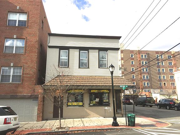 3rd image of 1221 New York Ave