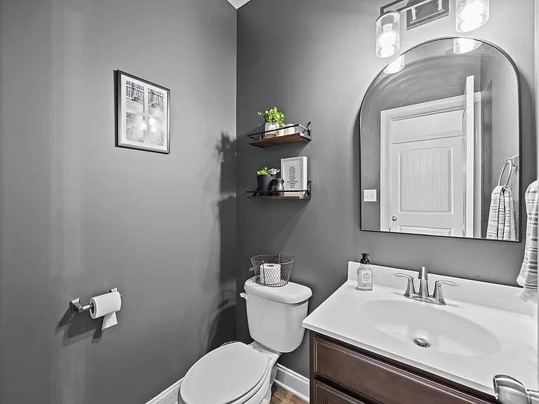 1010 Spot Cir — Photo 4