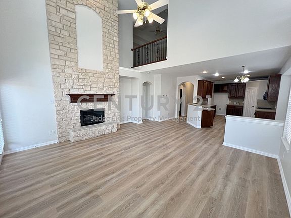 4th image of 2210 Fox Crossing Ln