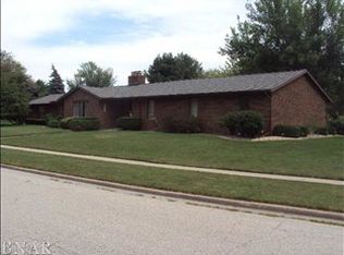 1 Wilshire Ct, Bloomington, IL 61704