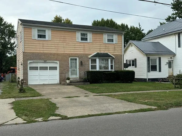221 Grove Ave, Galion, OH 44833
