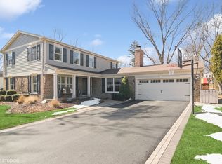 260 N Valley Rd, Barrington, IL 60010