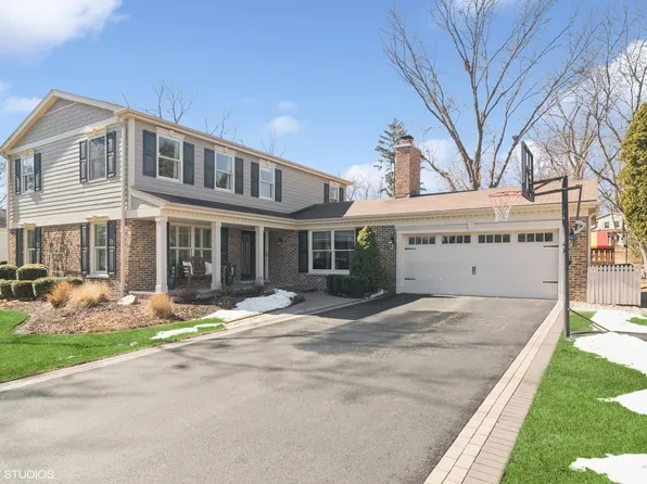 260 N Valley Rd, Barrington, IL 60010