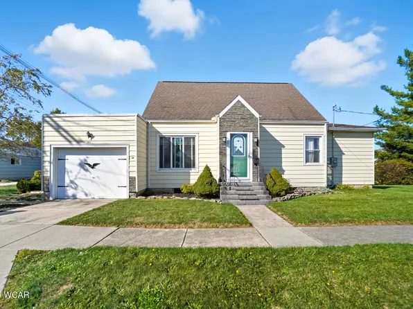 911 Bellefontaine St, Wapakoneta, OH 45895