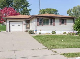 2249 Chippewa Dr, Dubuque, IA 52001