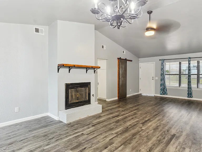2721 Indian Creek Blvd — Photo 7