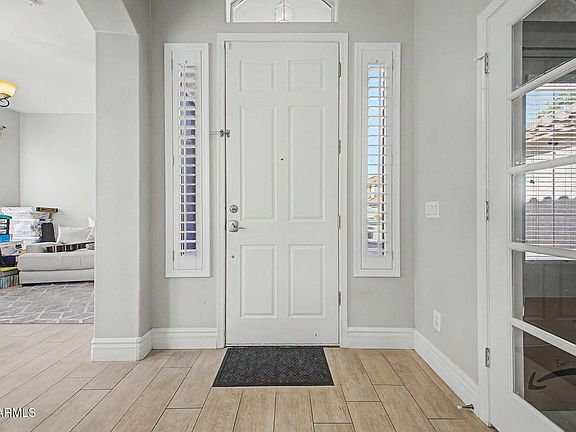 3rd image of 943 E ELMWOOD Place