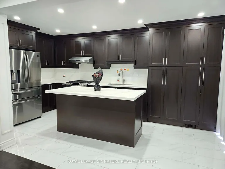 99 Corkwood Cres — Photo 4