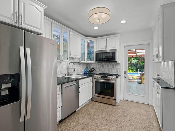 3rd image of 4611 NE 3rd Avenue