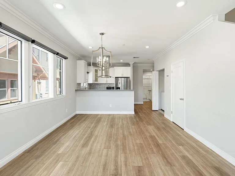 1822 S Harvard Blvd — Photo 12