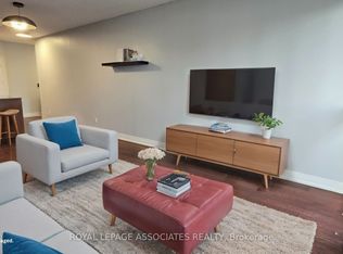 21 Carlton St #2210, Toronto, ON M5B 1L3
