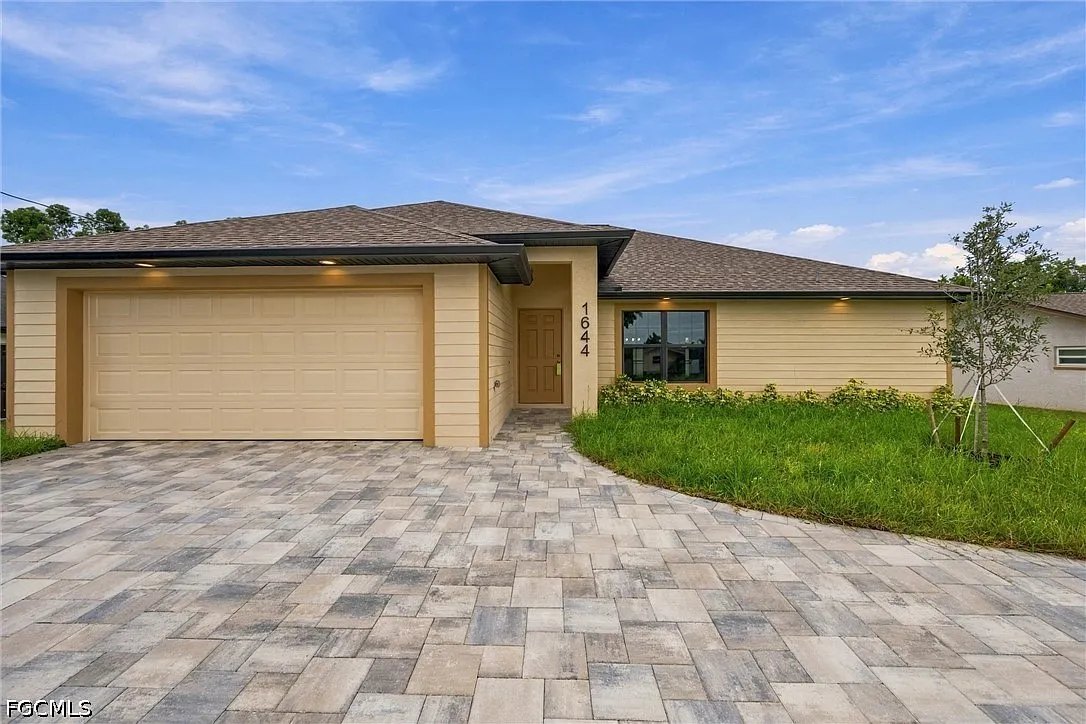4 bed, 2.0 bath, 1718 sqft, $2,350 — Photo 3