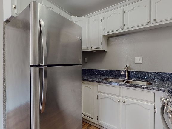 3rd image of 1818 N Kingsley Dr APT 12