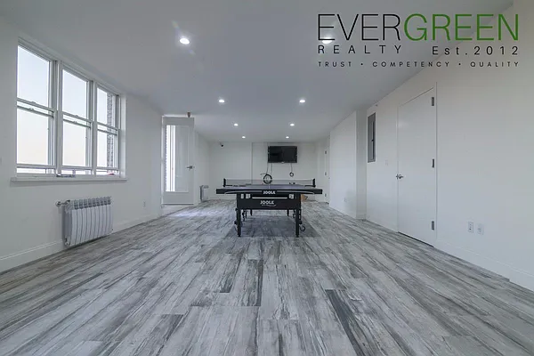 Rented by Evergreen Apartments BK | media 6