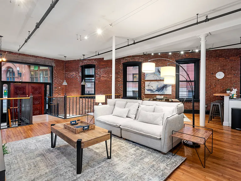 19 Stanhope St #1A — Photo 5