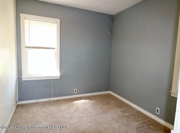 4th image of 634 Fenton St