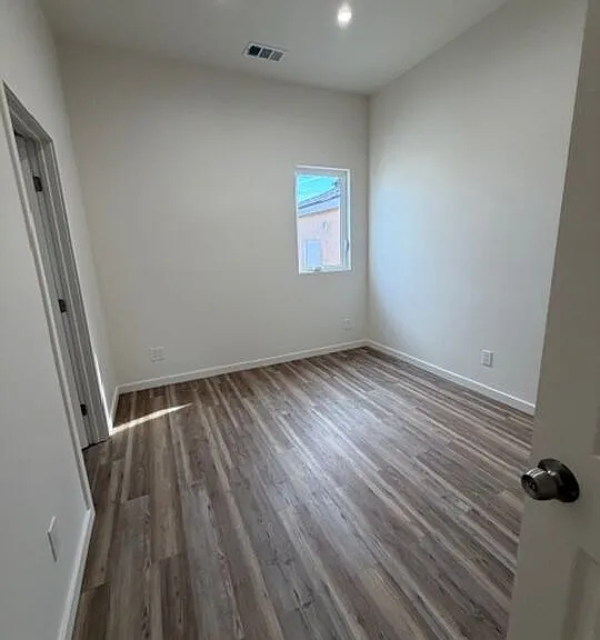 11018 Herrick Ave — Photo 15
