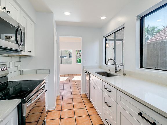 4th image of 4691 W Ivanhoe St