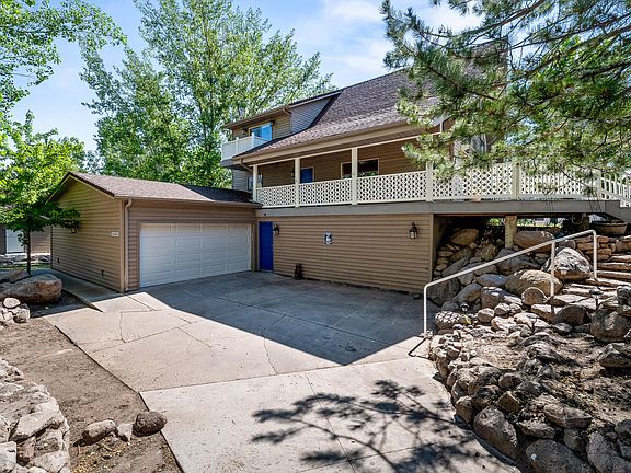 2nd image of 915 E Cedar Berry Ln