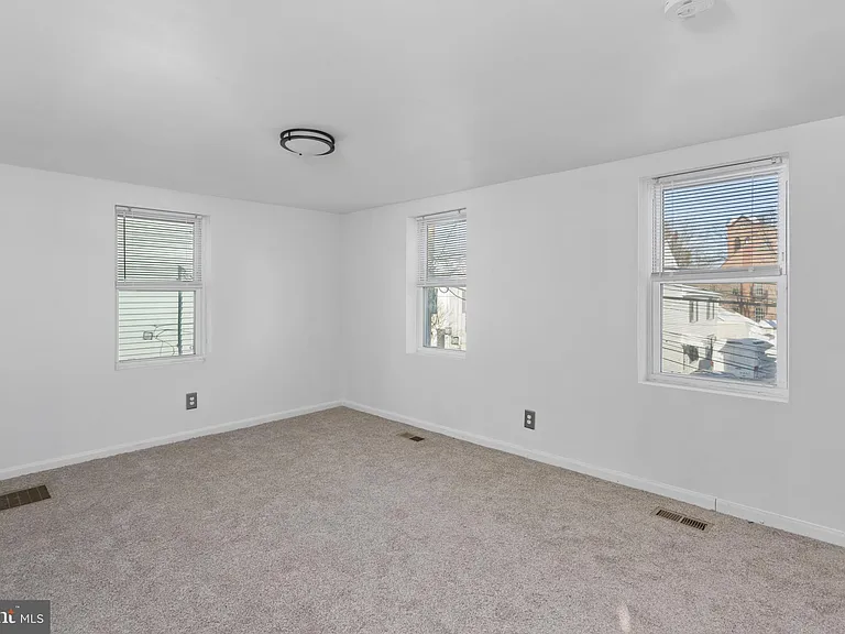 422 Prince St — Photo 16