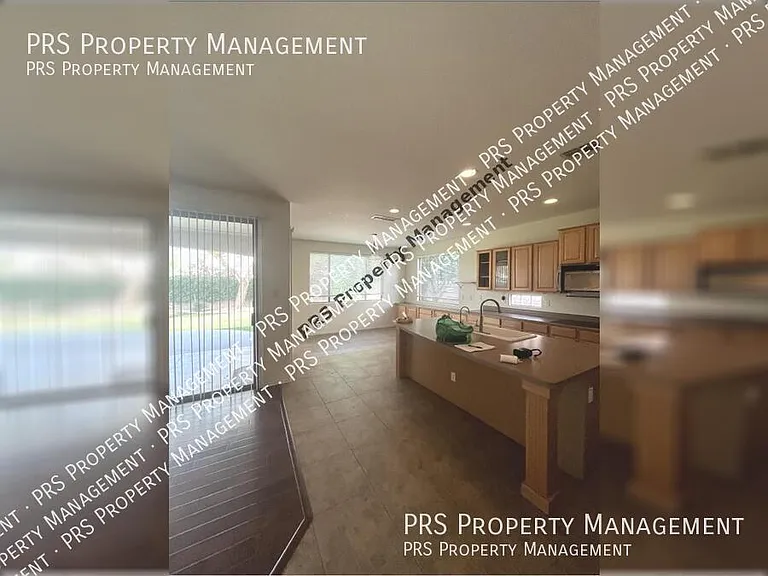 576 E Julian Dr — Photo 14