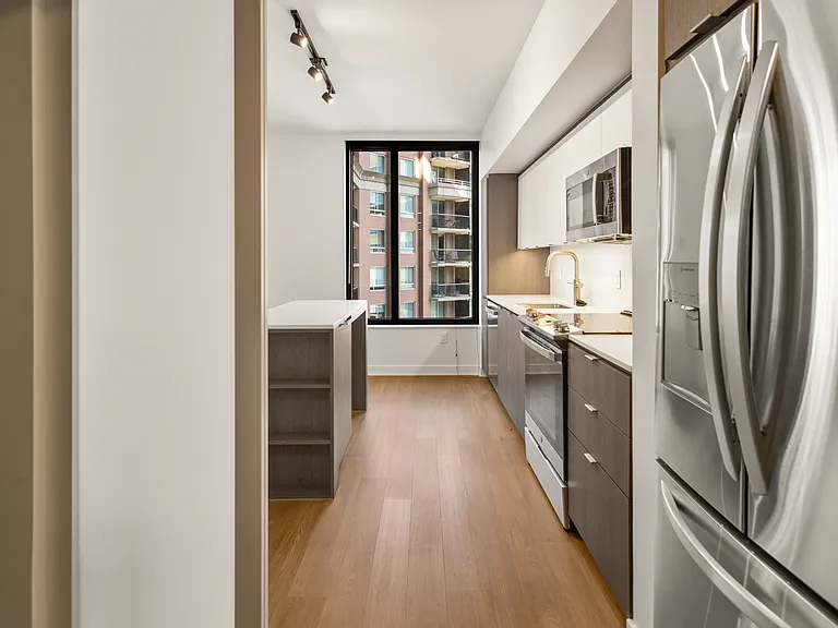 Solaire 7607 Old Georgetown — Photo 12