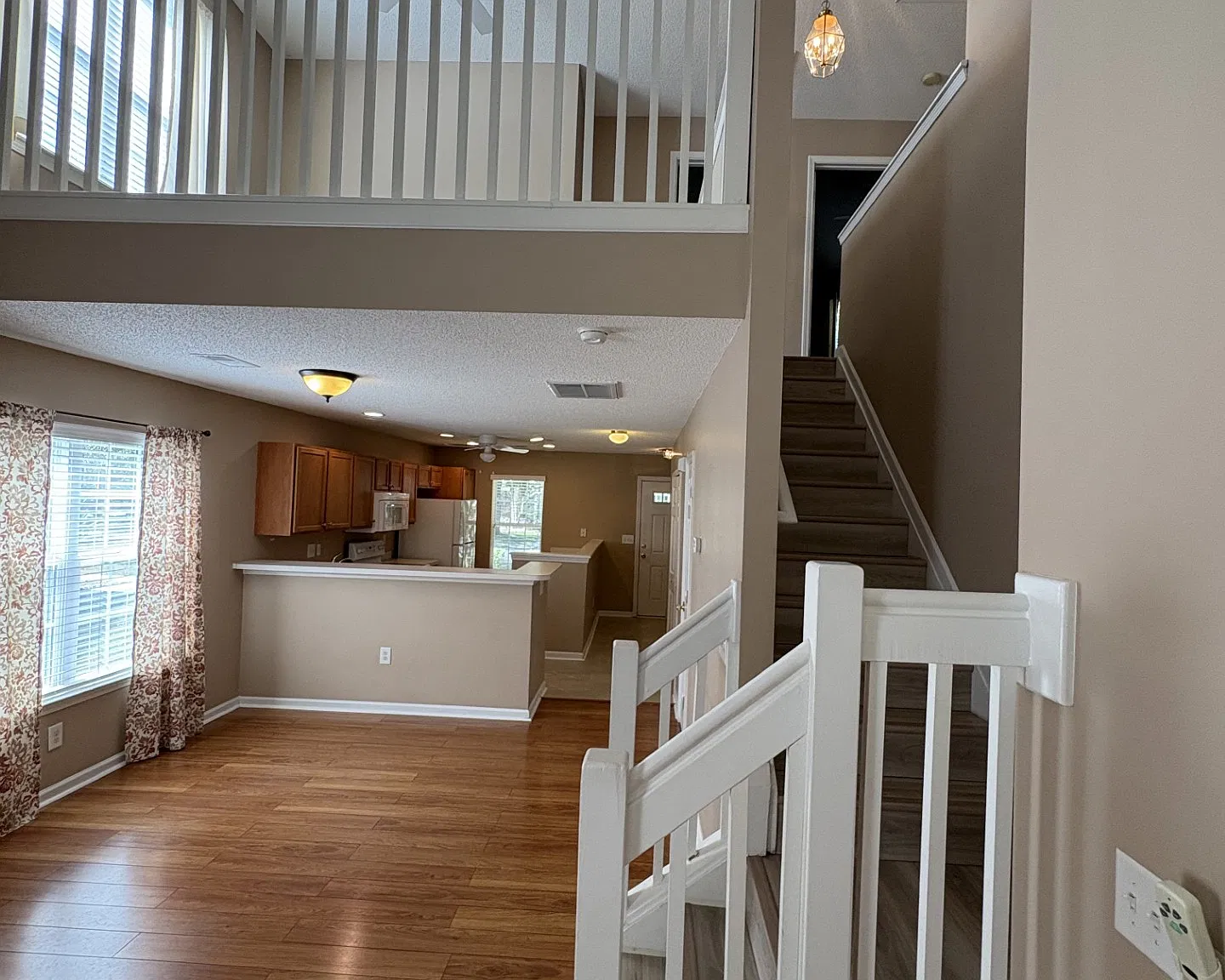 3 bed, 2.5 bath, 1600 sqft, $2,100 — Photo 4
