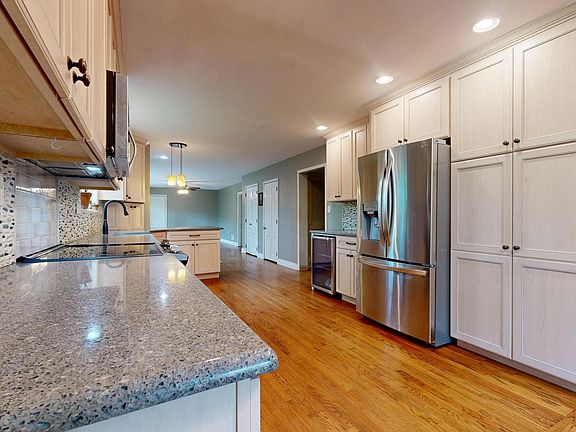 5th image of 2219 Pennington Dr