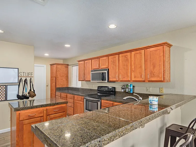 6916 W Tina Ln — Photo 10