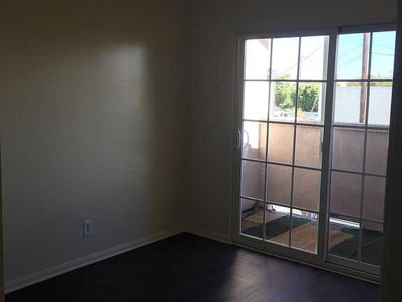 4th image of 1516 Plaza Del Amo
