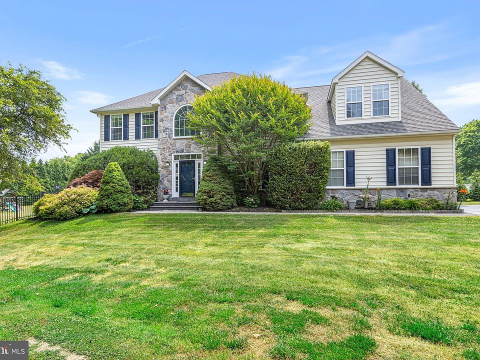 1st image of 3692 Taylor Dr