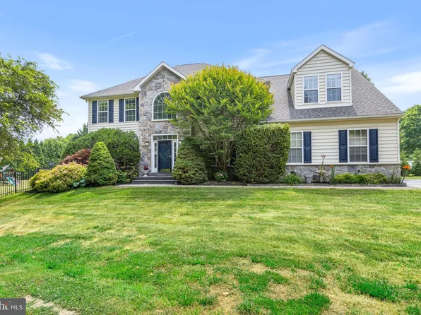 3692 Taylor Dr, Garnet Valley, PA 19060