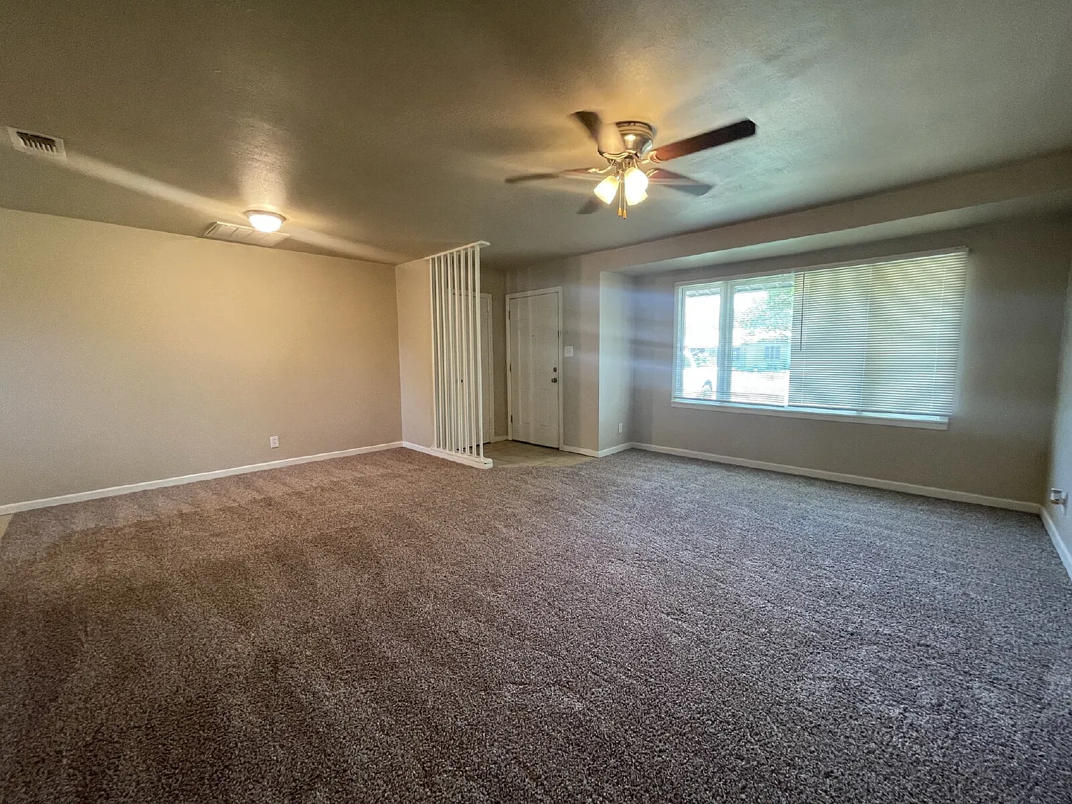 2 bed, 1.0 bath, 964 sqft, $1,095 — Photo 2