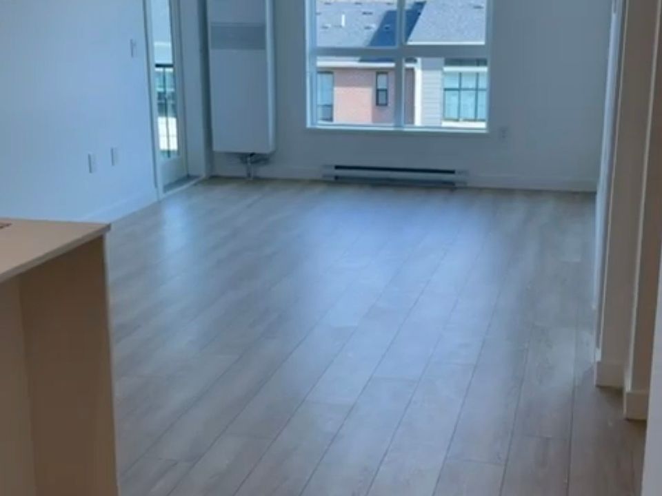 2nd image of 2724 Montrose Ave #412