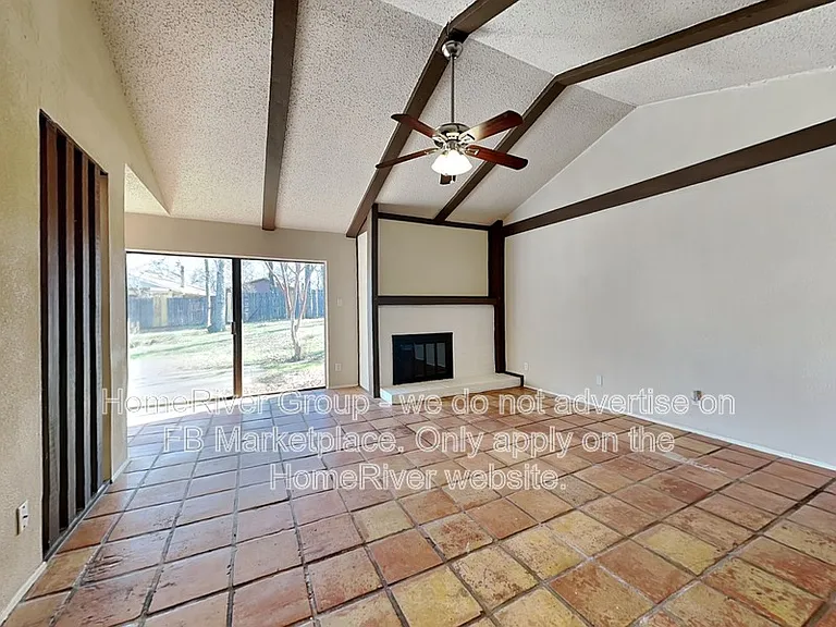 1402 Fair Oaks Blvd — Photo 3