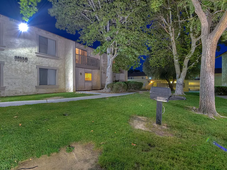 Fairway Manor Apartment Homes BBQ Area