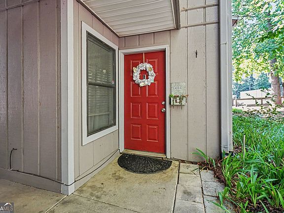 2nd image of 4004 Woodridge Way