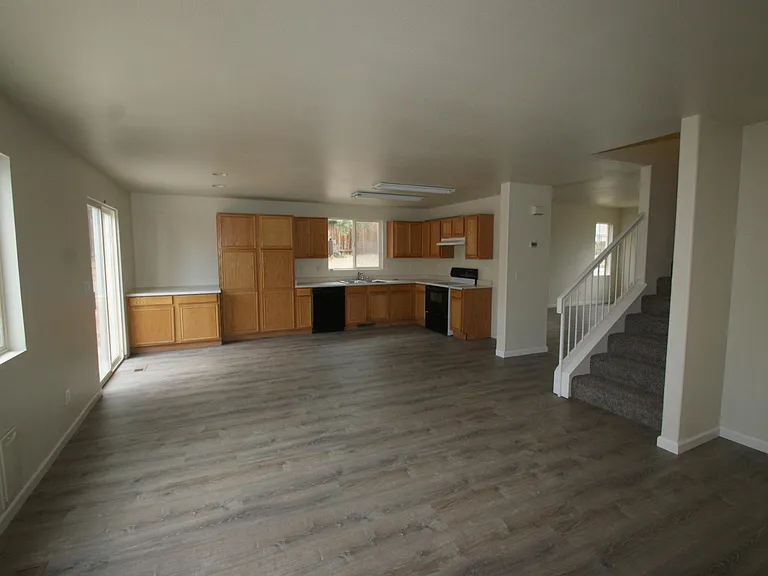 3998 Kings Row — Photo 2